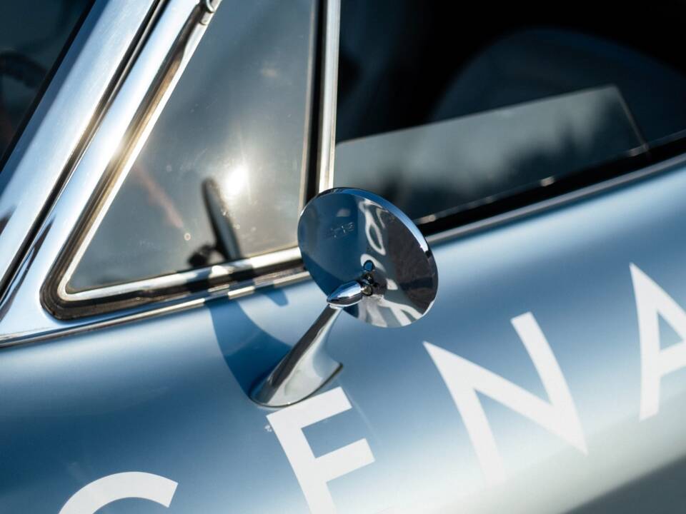 Image 18/35 of Chevrolet Corvette Sting Ray Convertible (1964)