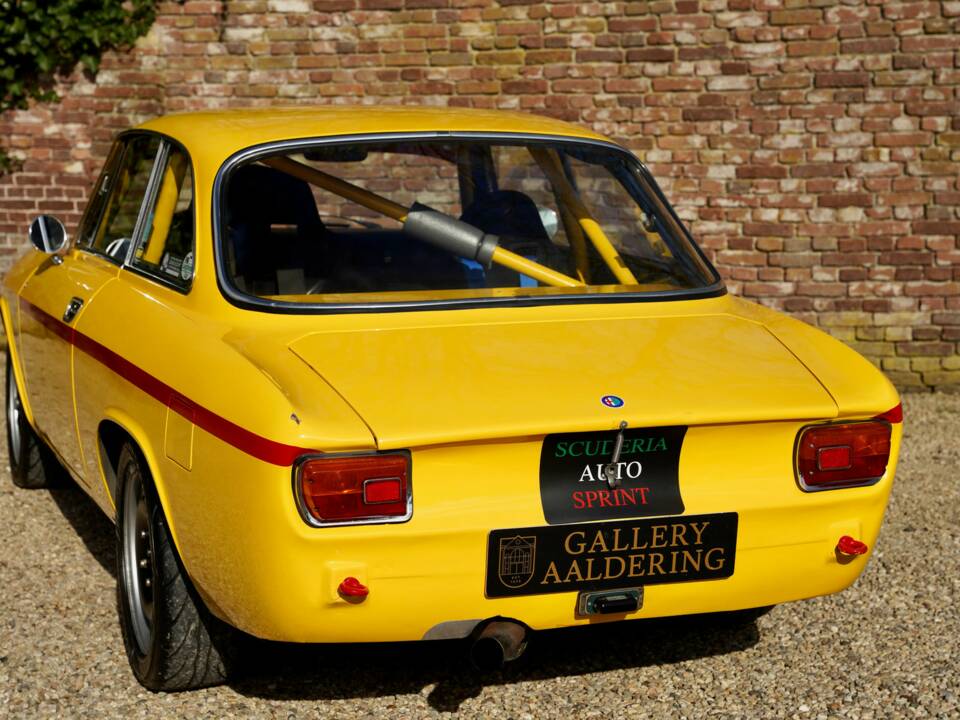 Image 13/50 of Alfa Romeo Giulia 1600 Sprint GT (1965)