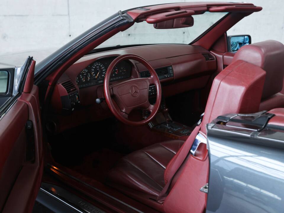 Image 7/37 of Mercedes-Benz SL 500 (1995)