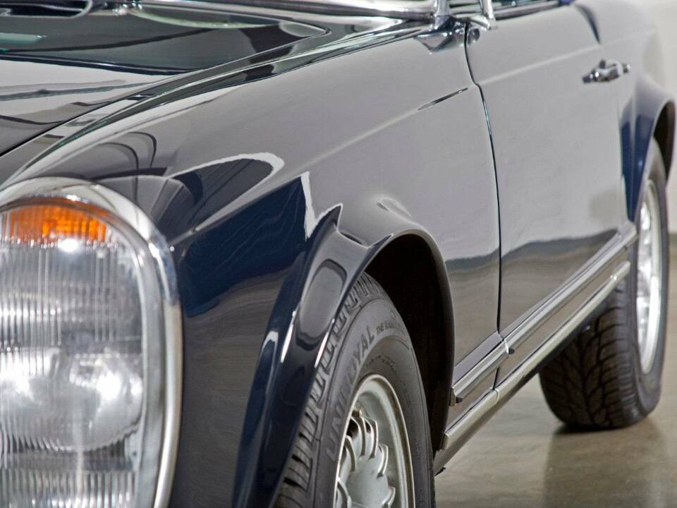 Afbeelding 6/20 van Mercedes-Benz 280 SL (1971)