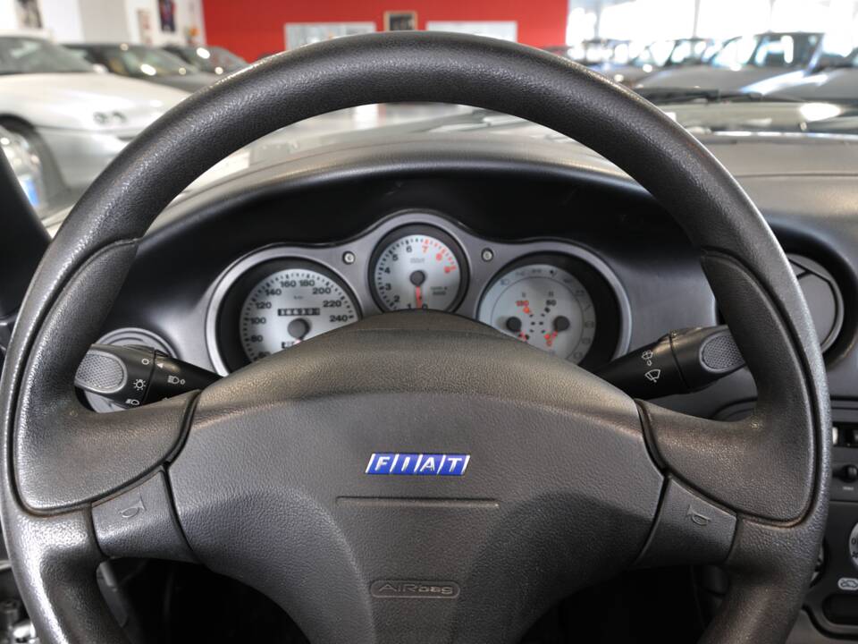 Bild 25/37 von FIAT Barchetta 1.8 16V (1998)