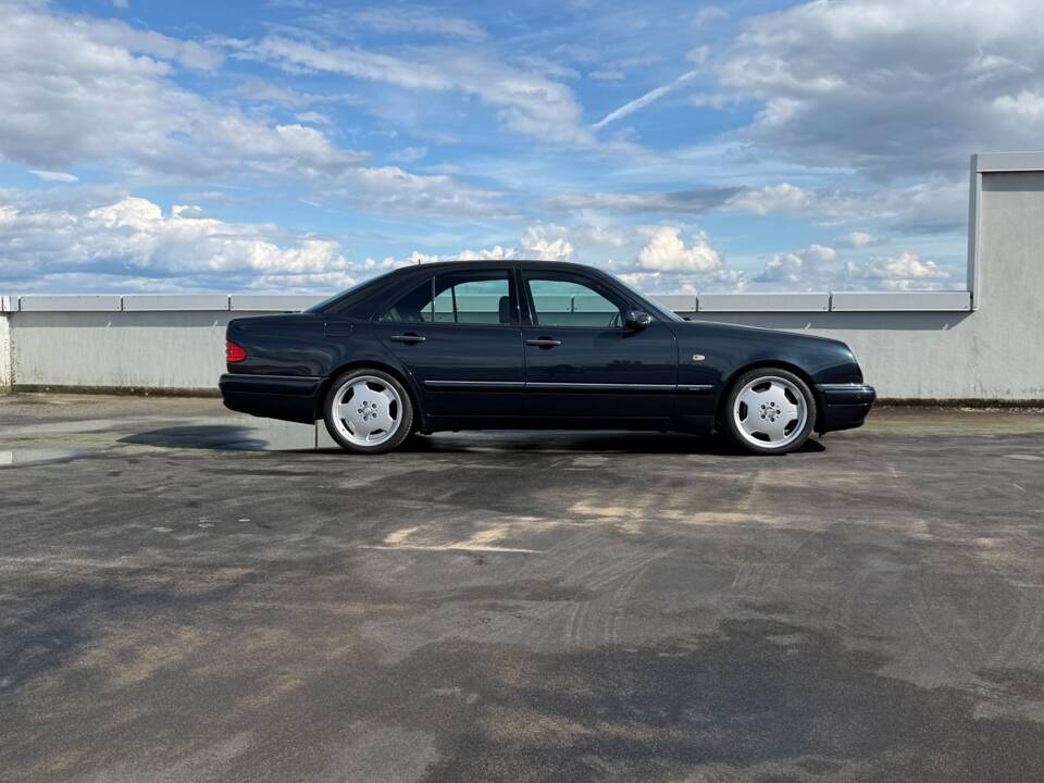 Bild 4/24 von Mercedes-Benz E 50 AMG (1997)