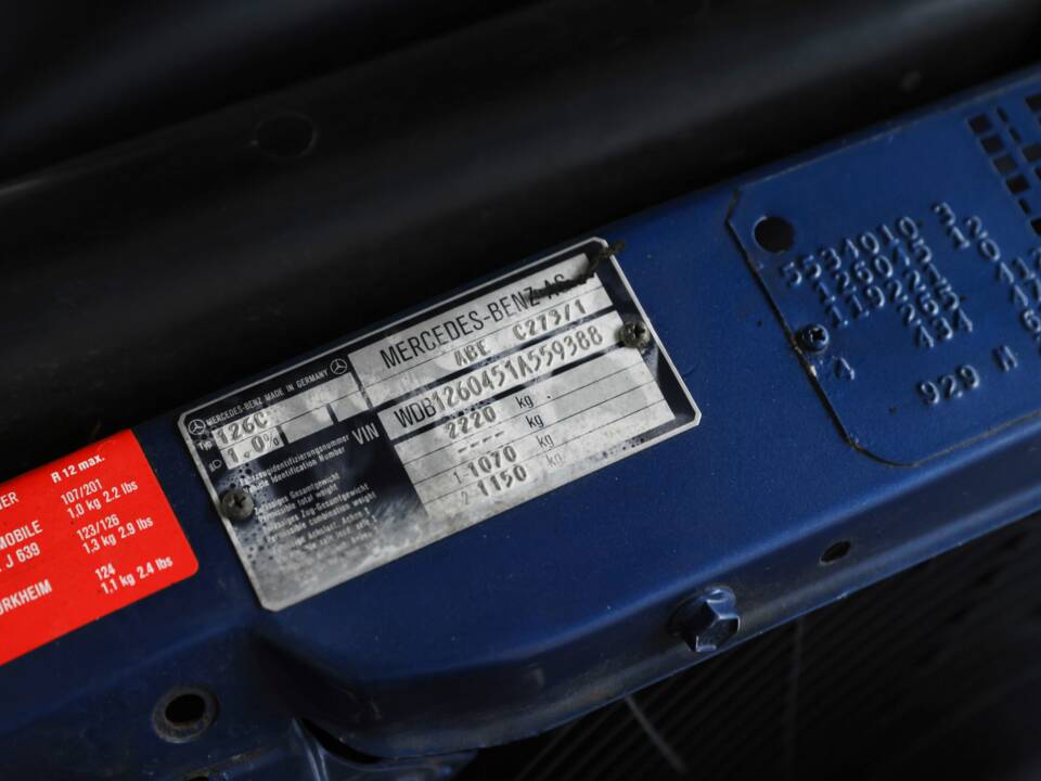 Image 33/39 of Mercedes-Benz 560 SEC (1990)
