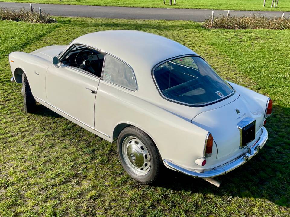 Image 7/32 of Alfa Romeo Giulia 1600 Sprint (1963)