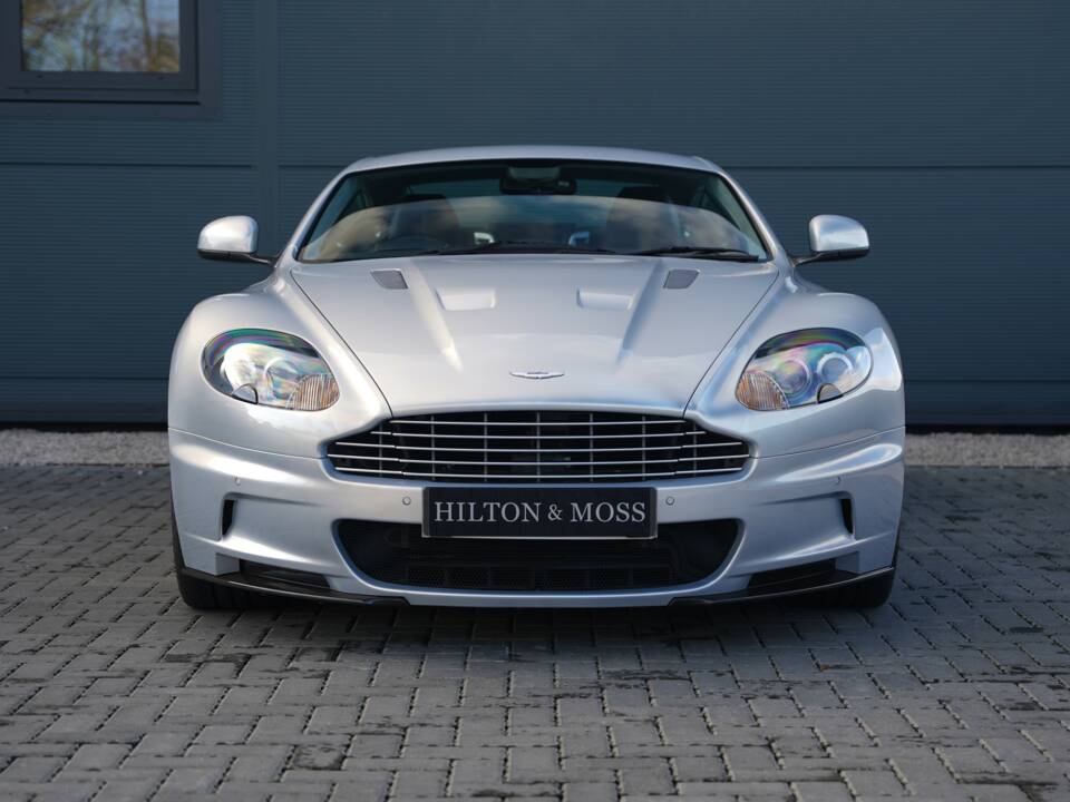 Immagine 7/50 di Aston Martin DBS (2011)