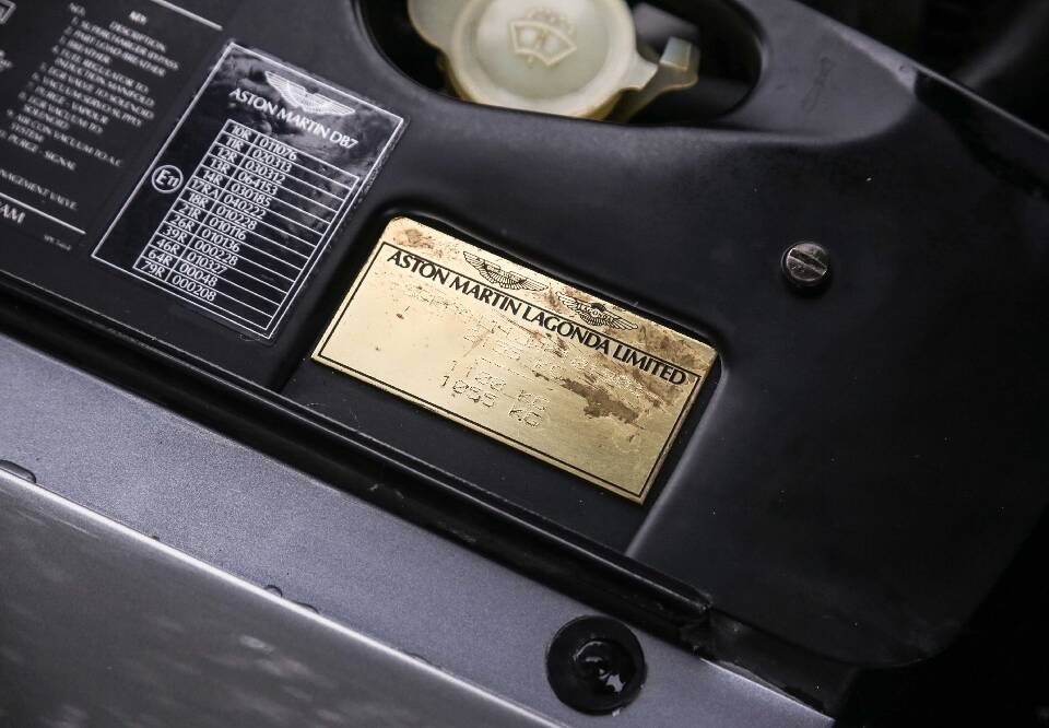 Image 29/34 of Aston Martin DB 7 (1999)