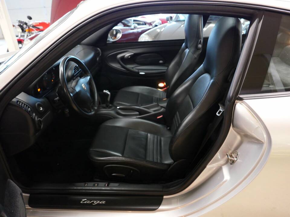 Image 16/16 of Porsche 911 Carrera (2004)