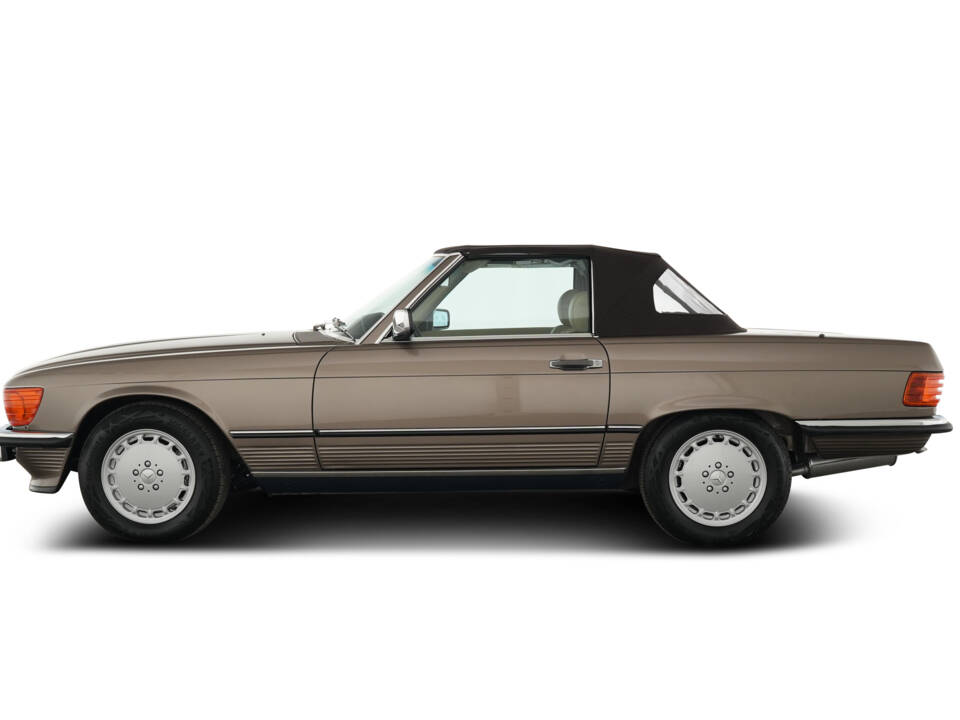 Image 8/48 of Mercedes-Benz 560 SL (1989)