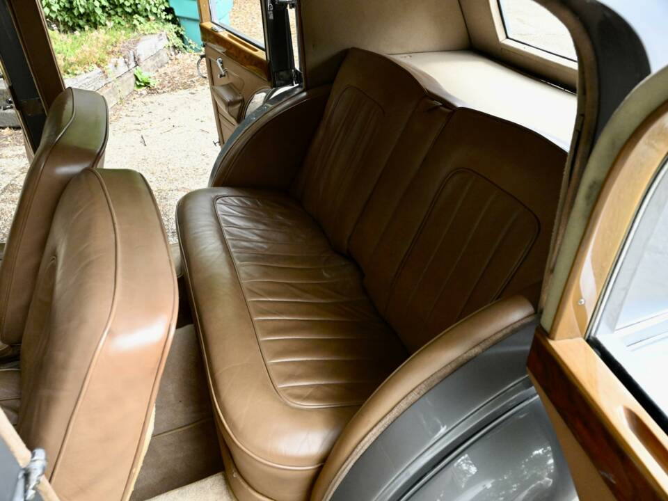 Image 48/50 of Alvis 4.3 Liter Saloon (1940)