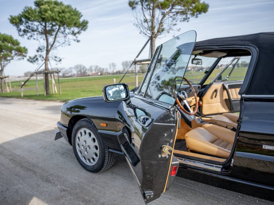 Image 18/20 of Alfa Romeo 2.0 Spider (1991)