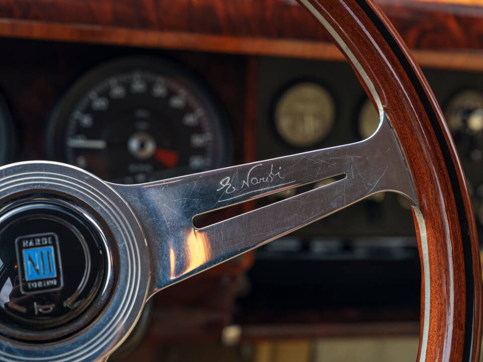 Image 18/31 of Jaguar 340 (1968)