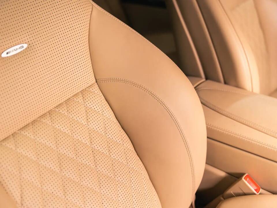Image 33/40 of Mercedes-Benz CL 65 AMG (2008)
