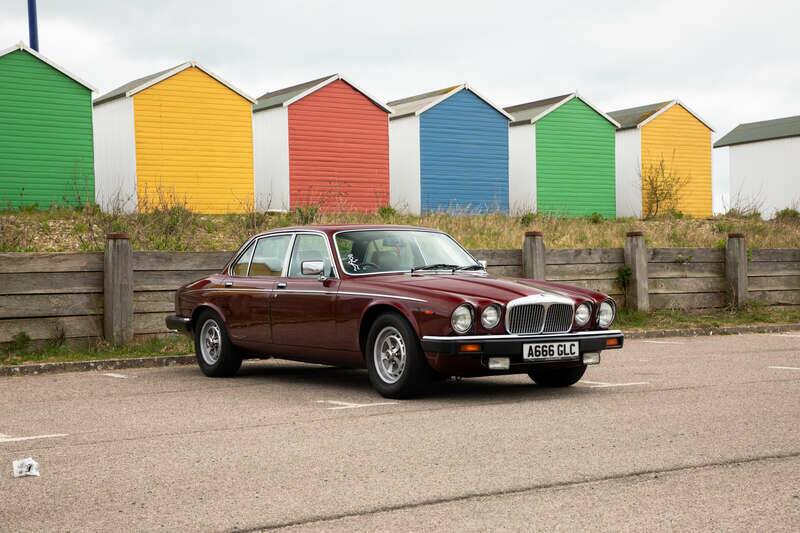 Image 20/50 of Daimler Double Six (1983)