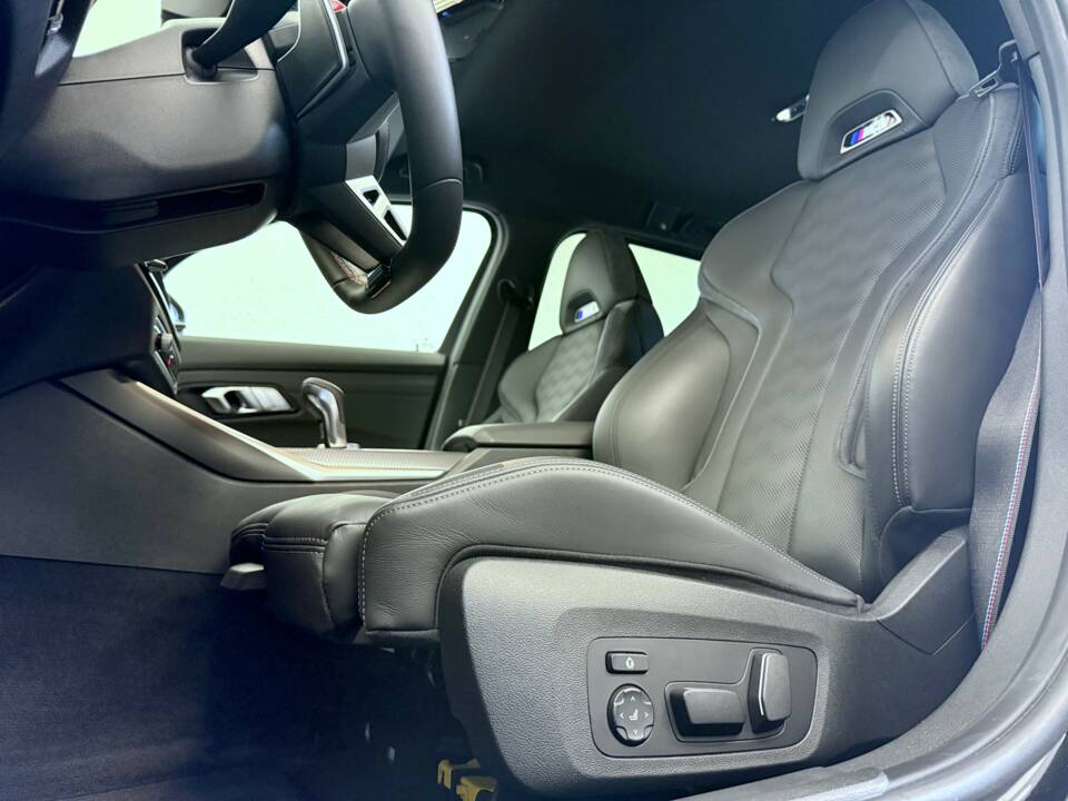 Image 21/34 of BMW M3 Competition Touring xDrive (2025)
