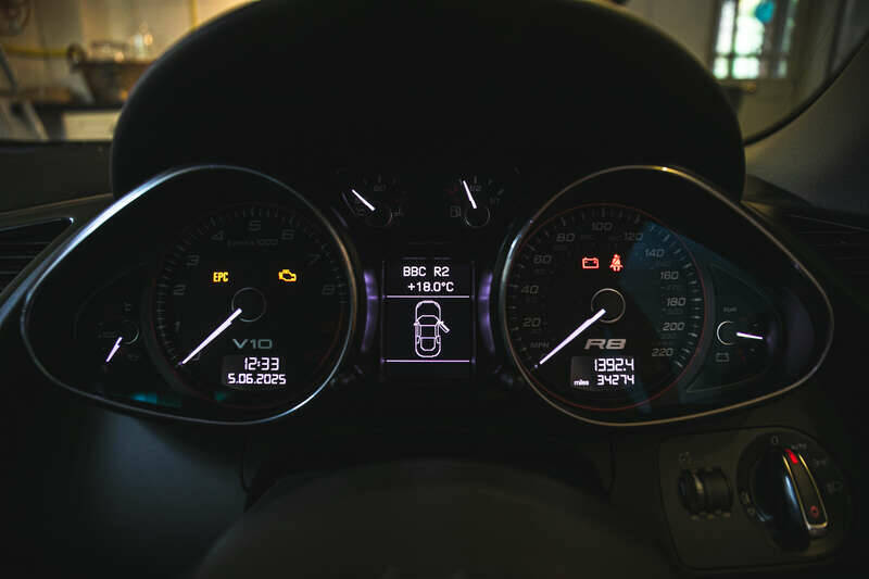 Image 15/38 of Audi R8 V10 (2010)
