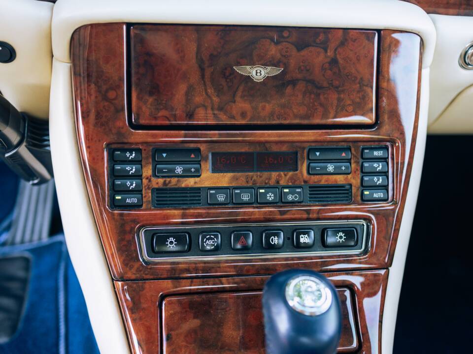 Image 20/24 of Bentley Arnage Red Label (2000)