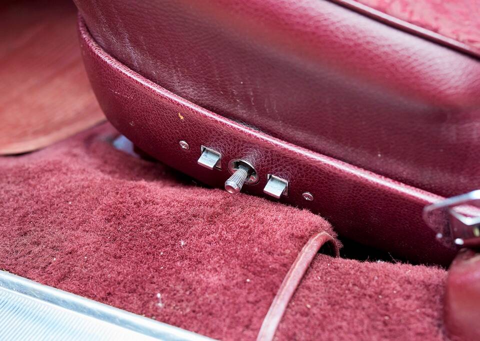 Bild 136/200 von Cadillac Coupe DeVille (1968)
