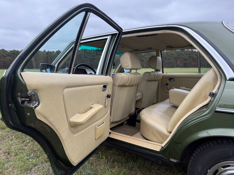 Imagen 19/34 de Mercedes-Benz 230 E (1983)