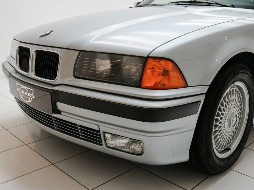Imagen 19/28 de BMW 325i (1994)