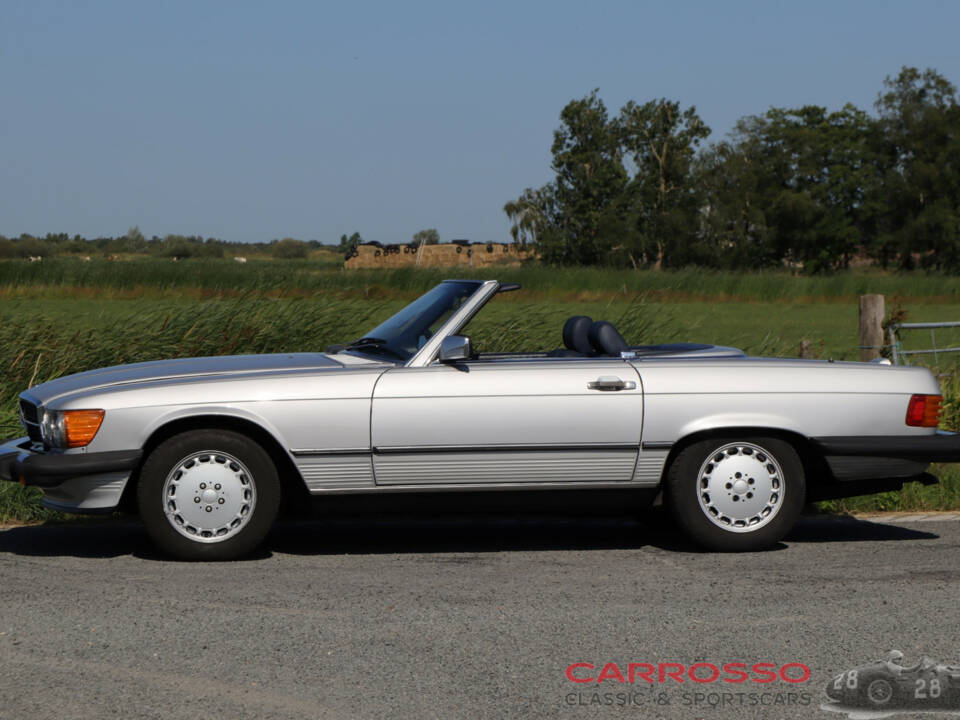 Imagen 5/50 de Mercedes-Benz 560 SL (1988)