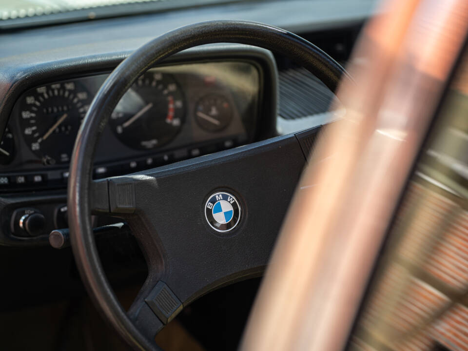 Image 25/46 of BMW 525 (1978)