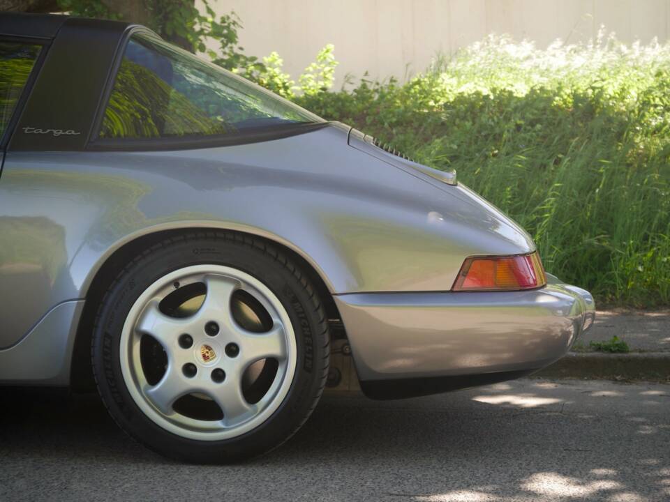 Image 8/42 of Porsche 911 Carrera 2 (1900)