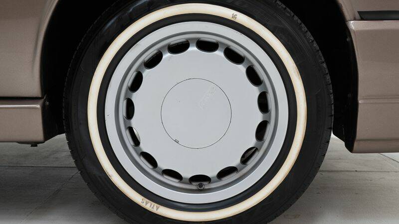 Image 11/15 of Jaguar XJ-S 3.6 (1985)