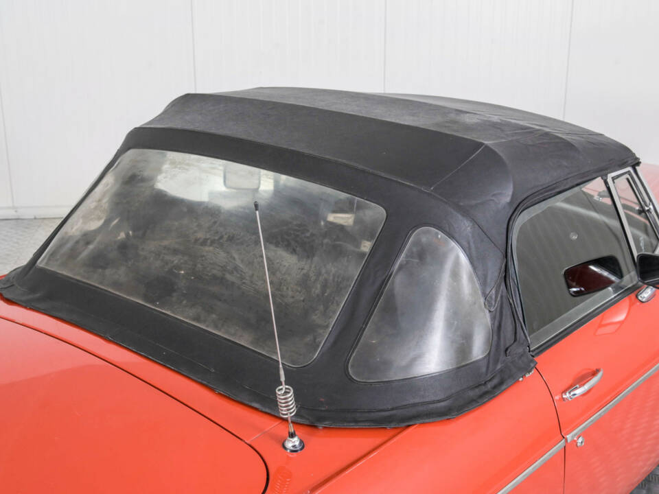 Image 47/50 of MG MGB (1976)