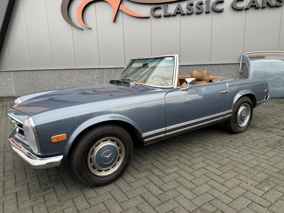 Immagine 2/50 di Mercedes-Benz 280 SL (1969)