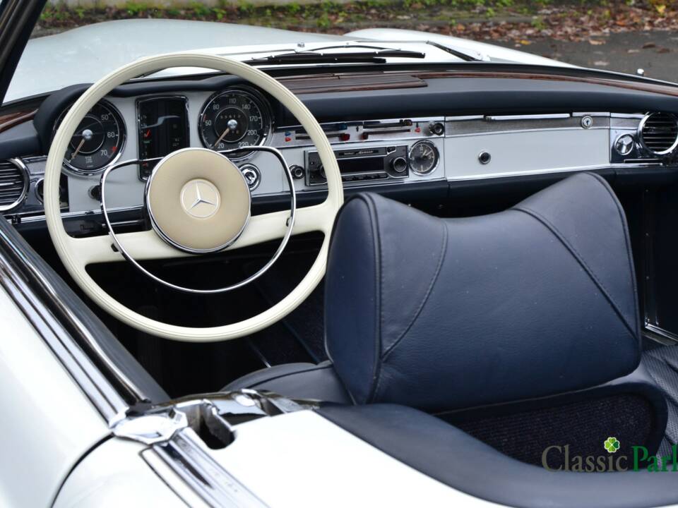 Image 39/50 of Mercedes-Benz 250 SL (1966)