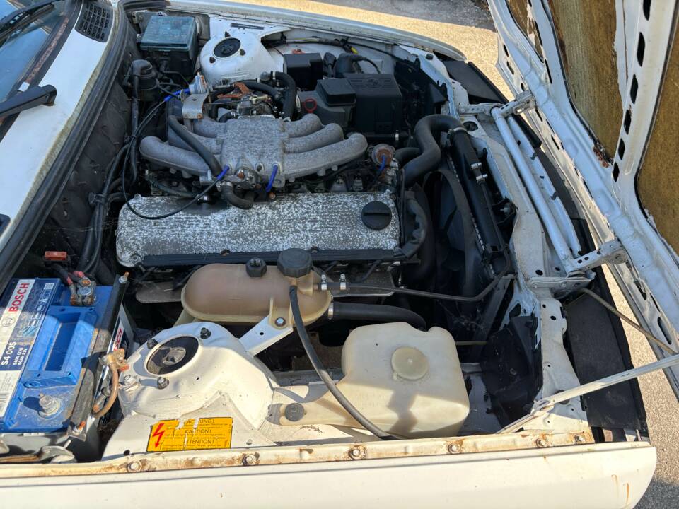 Image 12/14 of BMW 320i (1987)