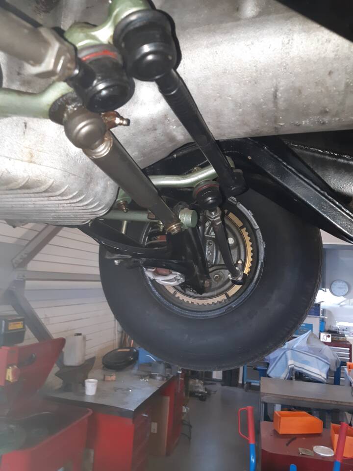 Image 41/46 of Peugeot 404 Coupé (1967)