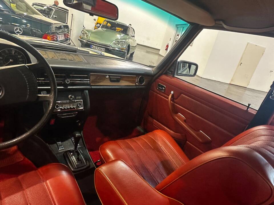 Image 13/21 of Mercedes-Benz 240 D 3,0 (1976)