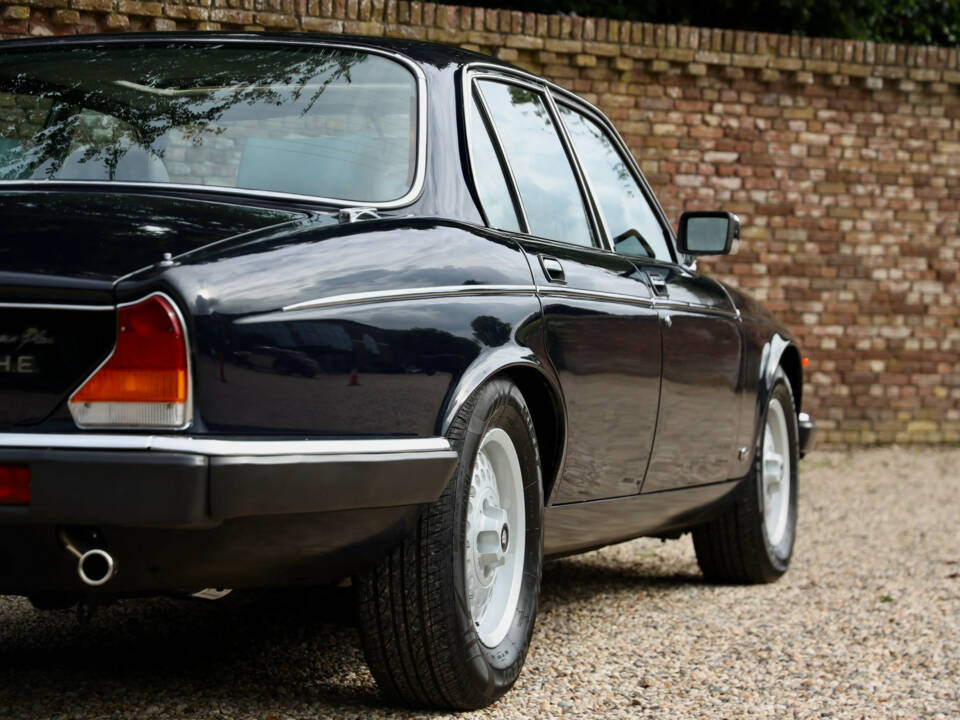 Imagen 46/50 de Jaguar XJ 12 (1985)