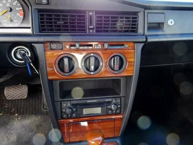 Image 8/21 of Mercedes-Benz 190 E 2.6 (1992)