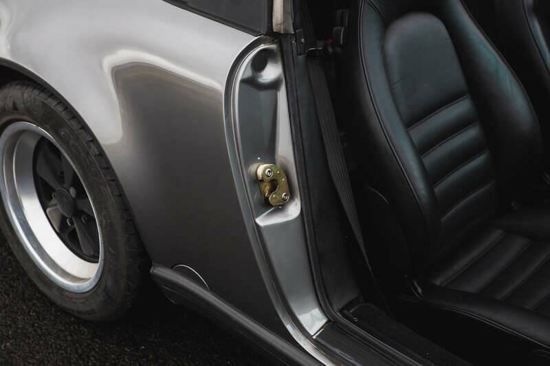 Image 22/50 de Porsche 911 Carrera 3.2 (1989)