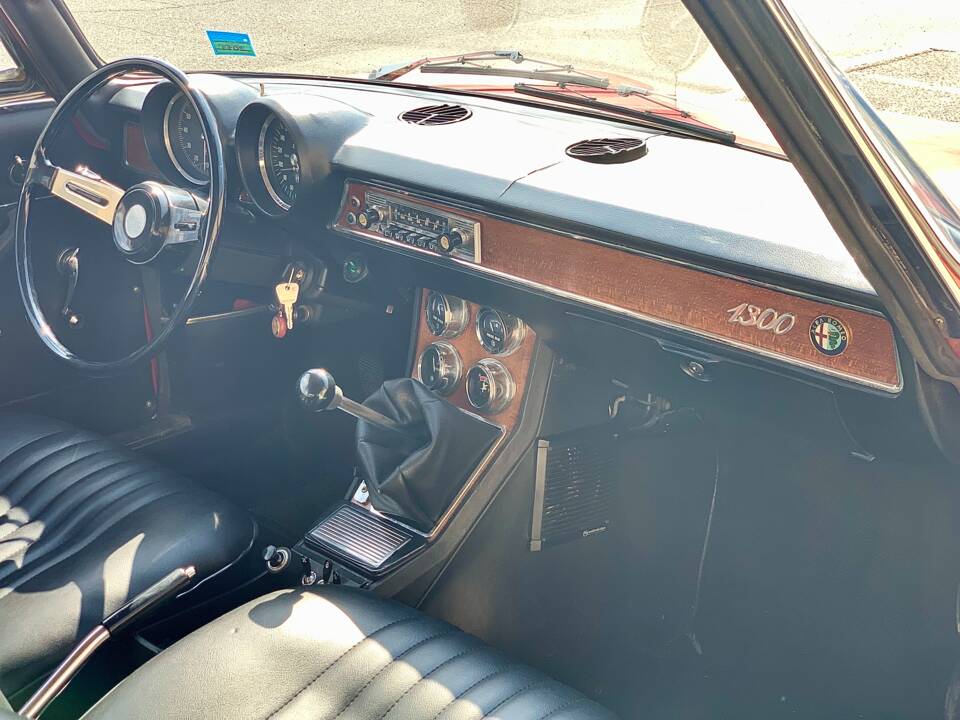 Bild 14/19 von Alfa Romeo Giulia 1300 GT Junior (1969)