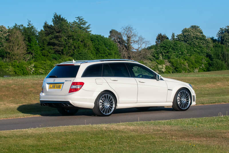 Immagine 14/50 di Mercedes-Benz C 63 AMG T (2009)