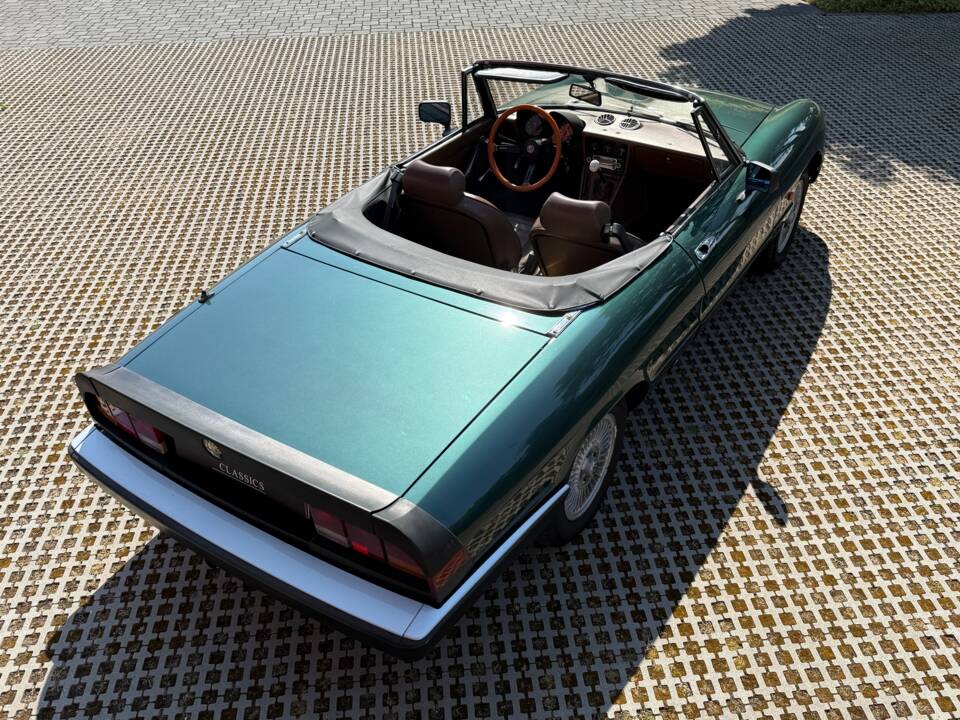 Bild 8/34 von Alfa Romeo 2.0 Spider (1985)