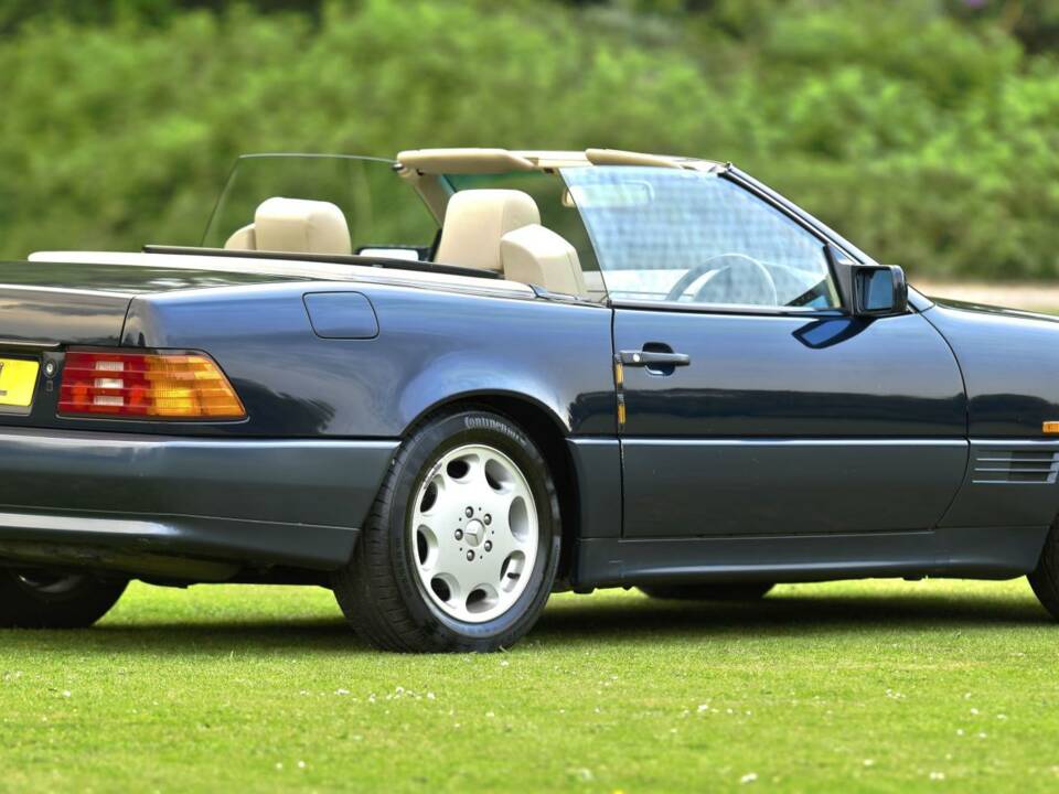 Image 17/50 of Mercedes-Benz SL 500 (1995)