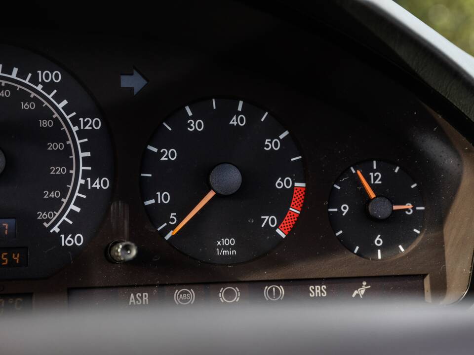 Image 23/43 of Mercedes-Benz SL 500 (1996)