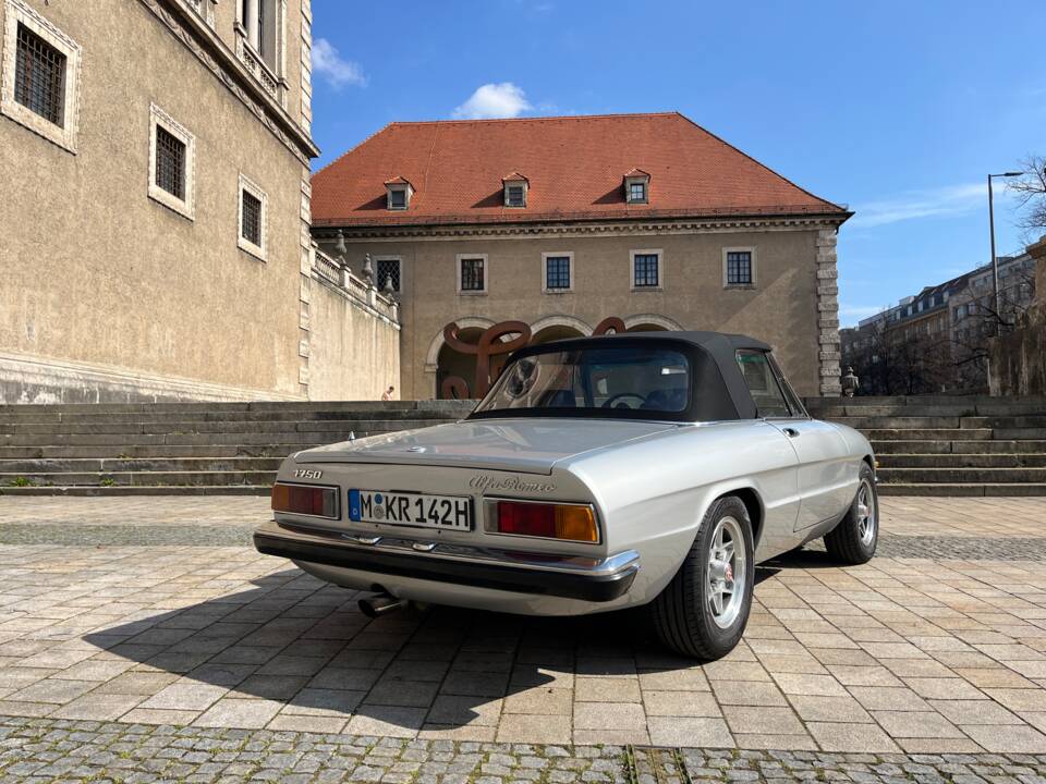 Immagine 14/88 di Alfa Romeo 1750 Spider Veloce (1971)