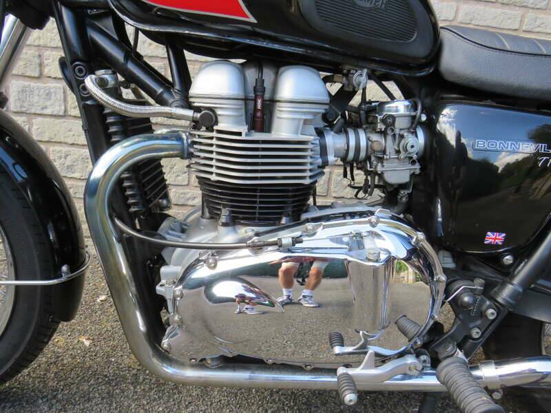 Image 4/39 of Triumph Bonneville T100 (2005)