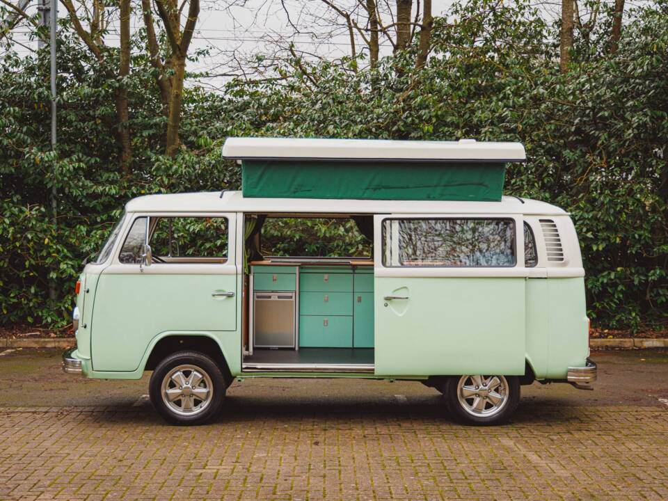 Image 3/8 of Volkswagen T2 Brasil Camper (1977)