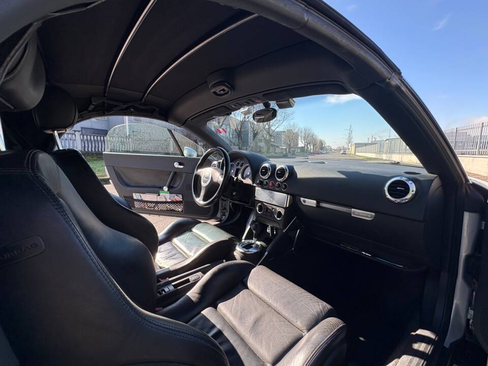 Image 7/25 of Audi TT 3.2 quattro (2004)