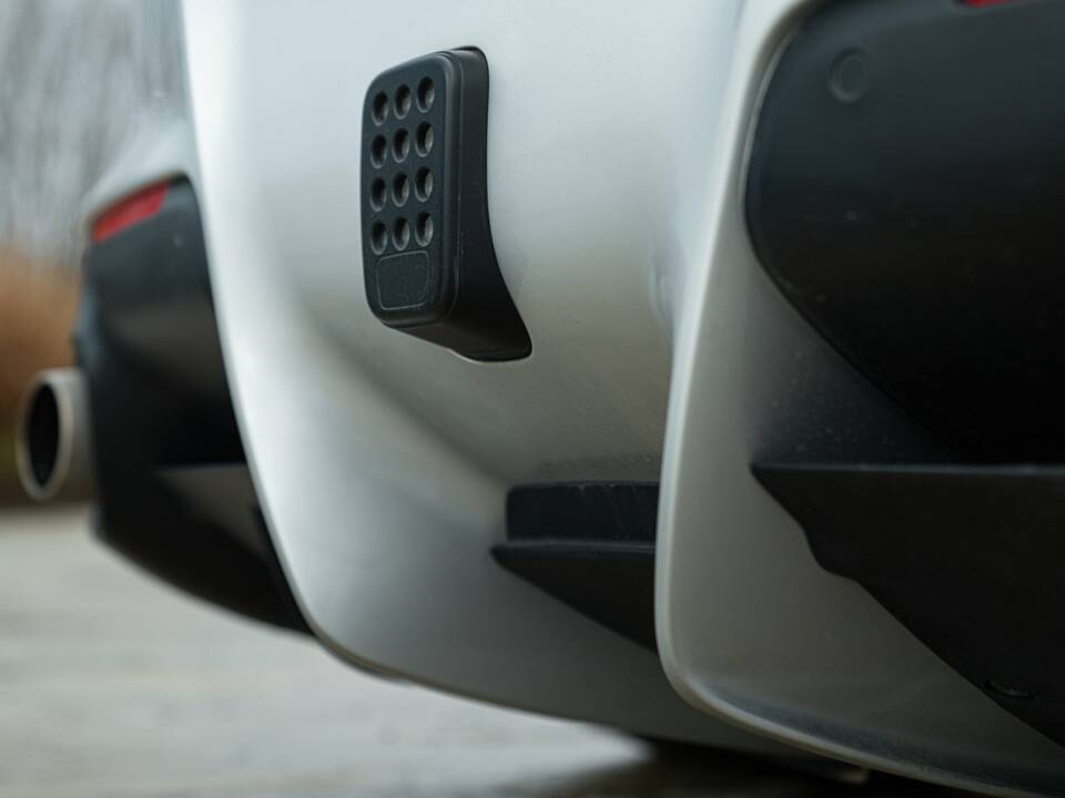 Image 14/50 of Ferrari F12berlinetta (2013)