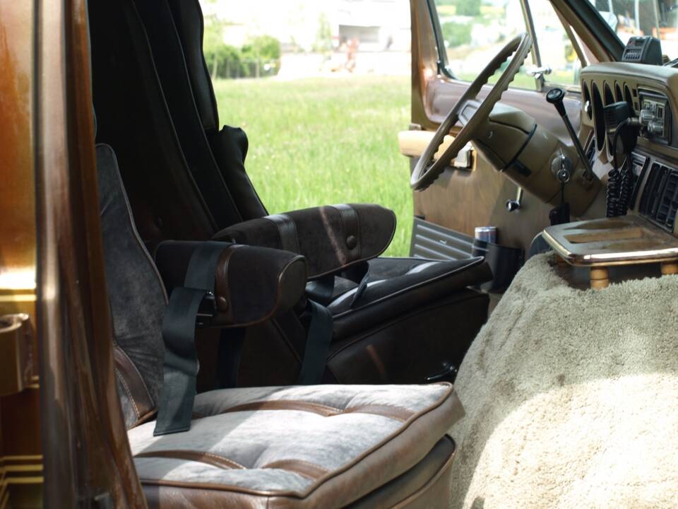 Immagine 74/143 di Dodge B 200 Sportsman (1978)