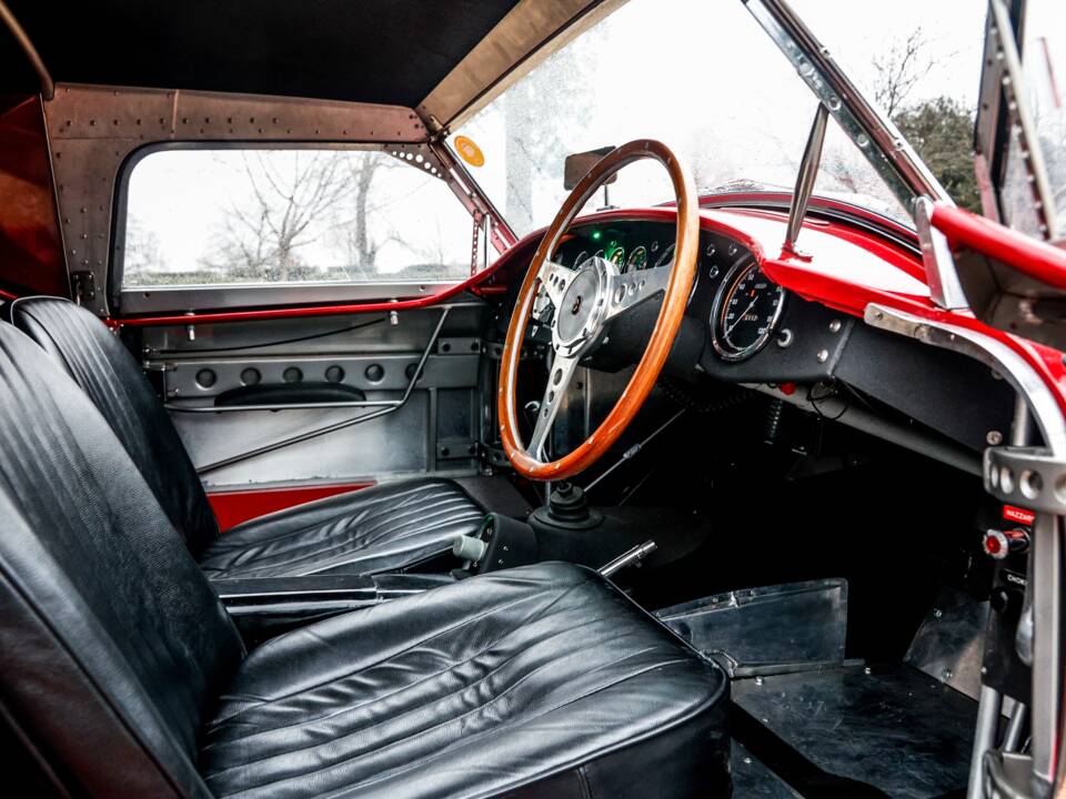 Image 42/49 of MG MGA 1850 (1960)