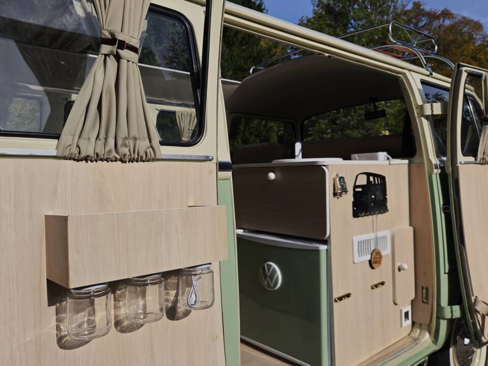Image 18/30 of Volkswagen T2 Brasil Camper (1982)