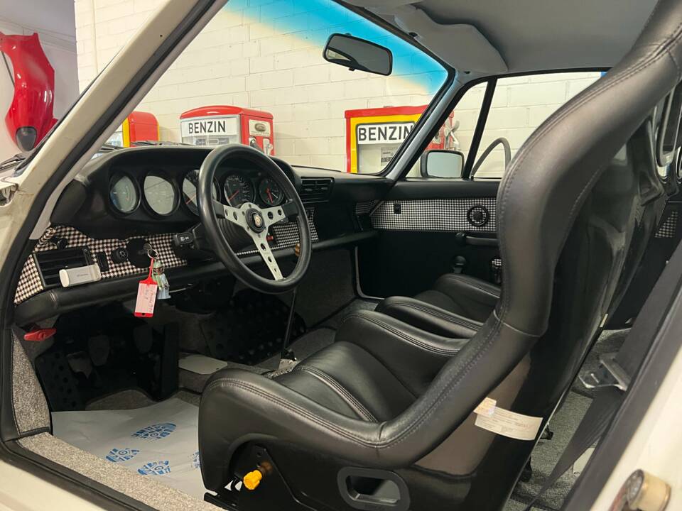 Image 4/15 of Porsche 911 Carrera 3.2 (1988)